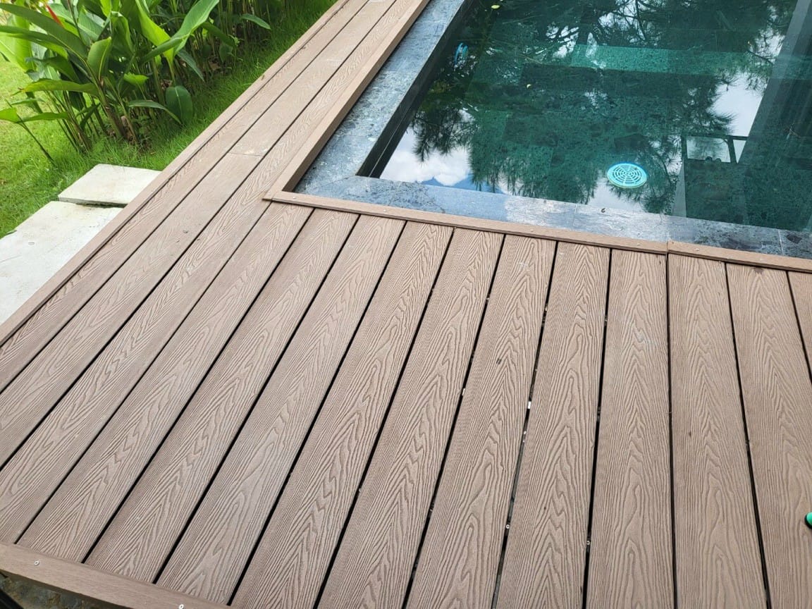 chọn nơi cung cấp uy tín để tránh sàn gỗ nhựa bị lệch màu
